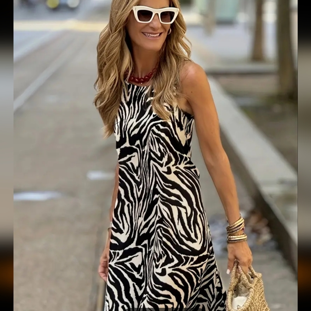 Black and White Cut In Sundress - Picture 2 of 5